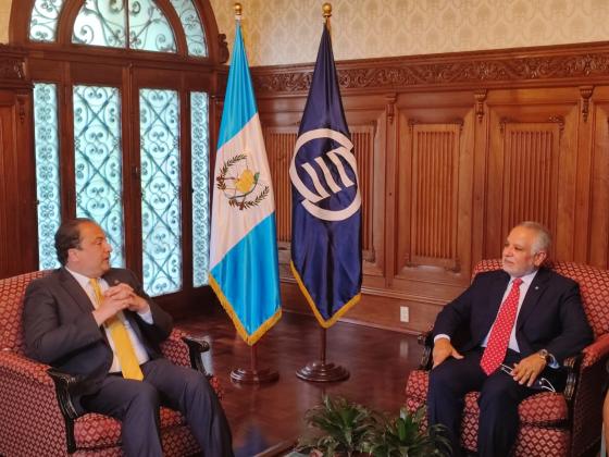 Secrétaire général Rodolfo Sabonge et délégation de l’AEC en visite officielle à la nouvelle présidence au Guatemala