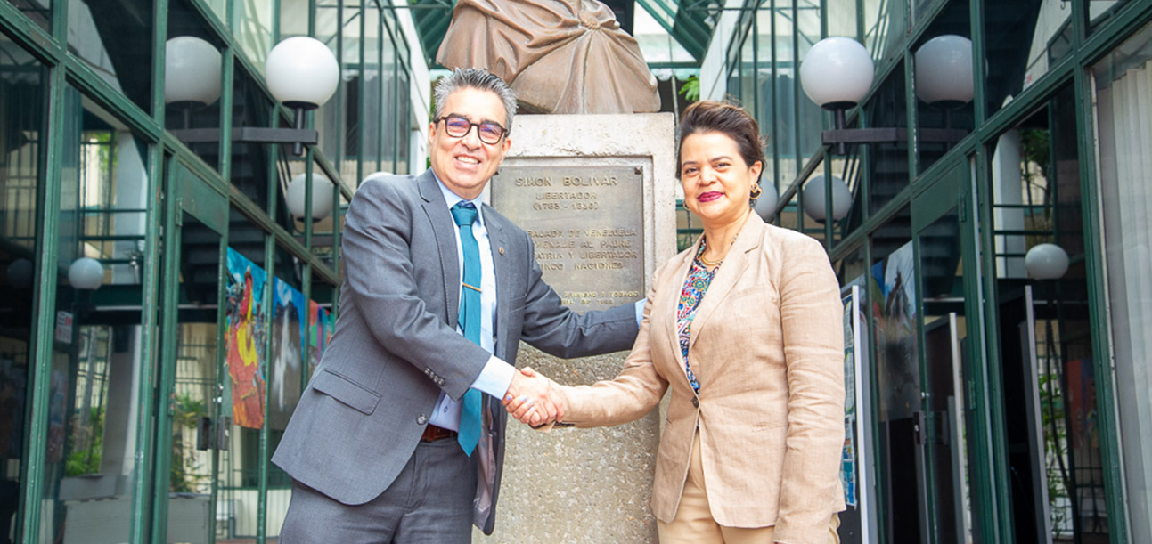 Venezuelan Ambassador Álvaro Sánchez and ACS Secretary-General Noemí Espinoza
